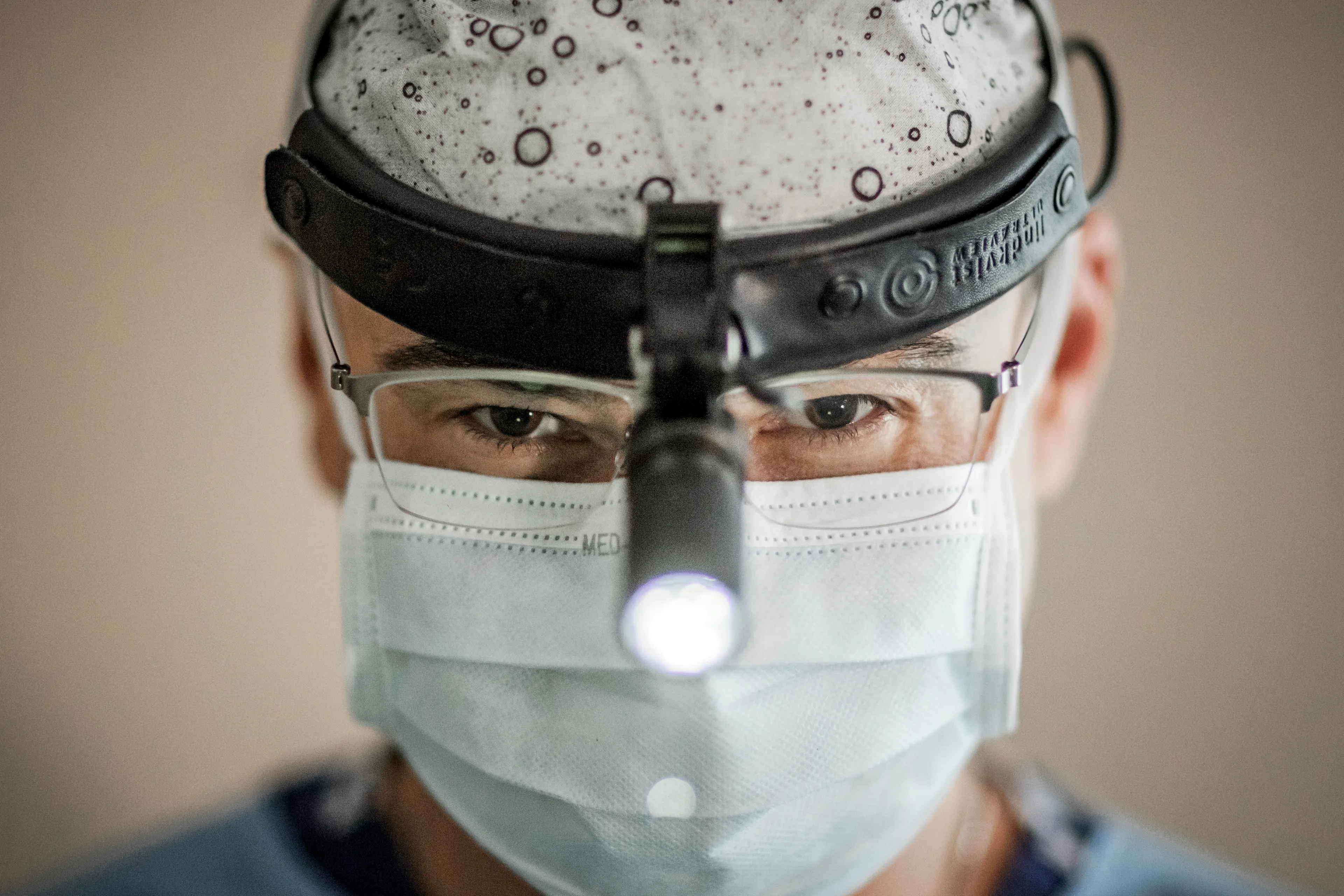 Dr. Christoph Jethon operating on a patient
